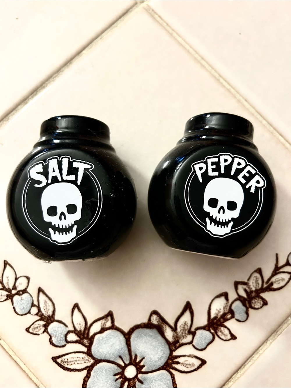 Black Skull Salt & Pepper Shakers